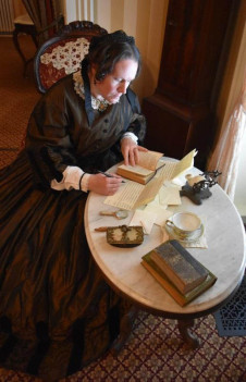 Laura Keyes as Elizabeth Cady Stanton