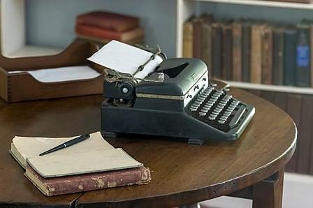 Hemingway's FL writing desk 
