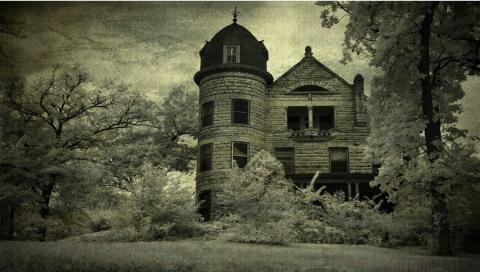 Twisted Tales Creepy Quad Cities - Creepy Building