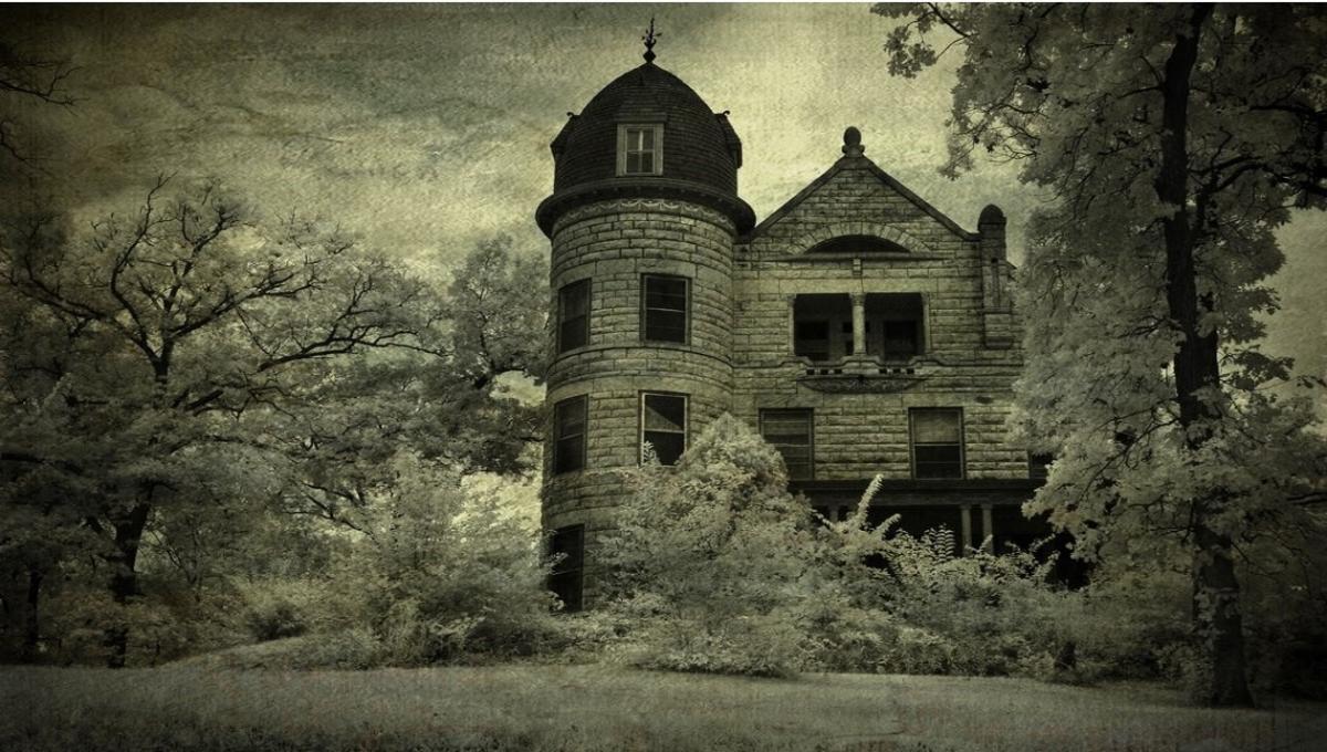 Twisted Tales Creepy Quad Cities - Creepy Building